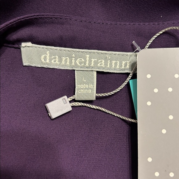 Daniel Rainn Farrah Flutter Sleeve Blouse - Picture 9 of 10